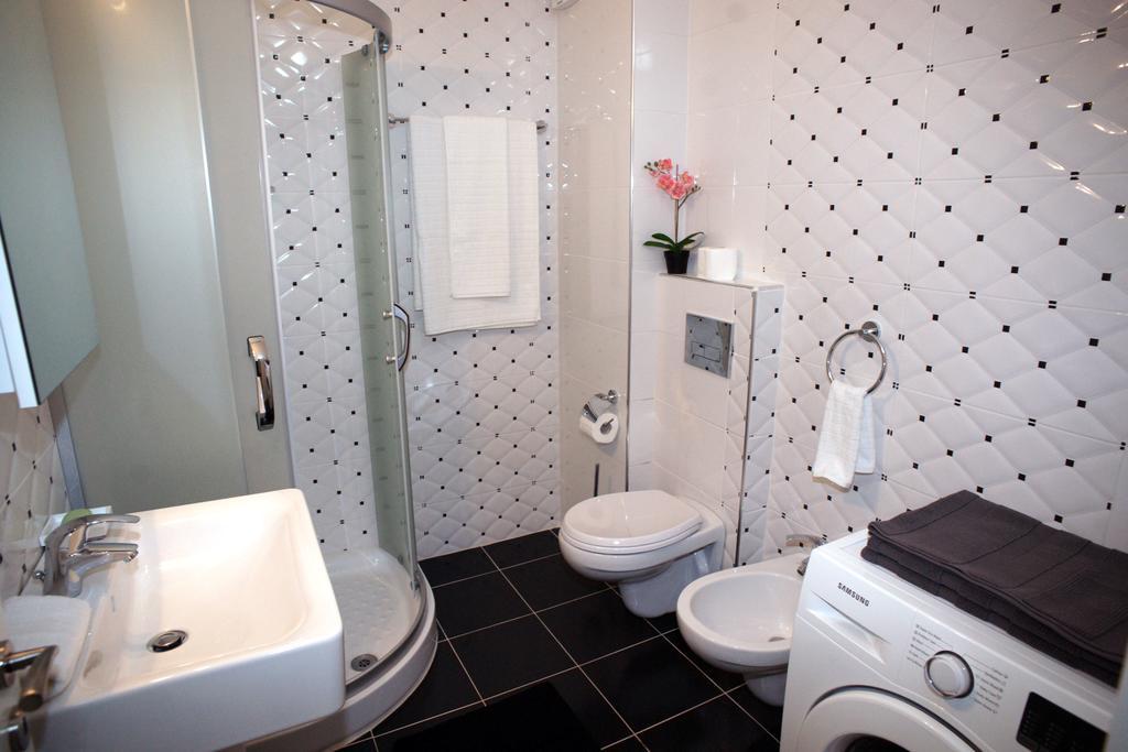 White Residence Luxury Apartments Саранда Екстер'єр фото